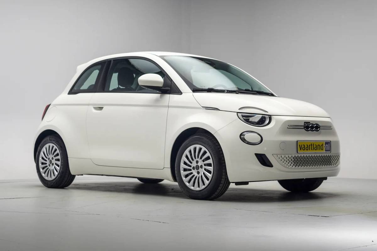 Fiat 500e Fiat 500e Action 24 kWh Aut.[ Airco Apple / Android Lane assist Led Cruise Multimedia ]