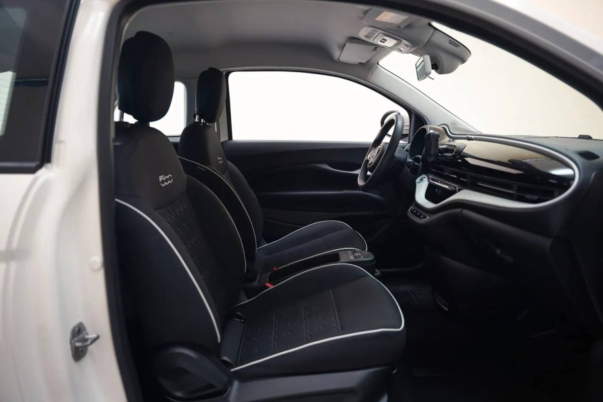 Fiat 500e Fiat 500e Action 24 kWh Aut.[ Airco Apple / Android Lane assist Led Cruise Multimedia ]