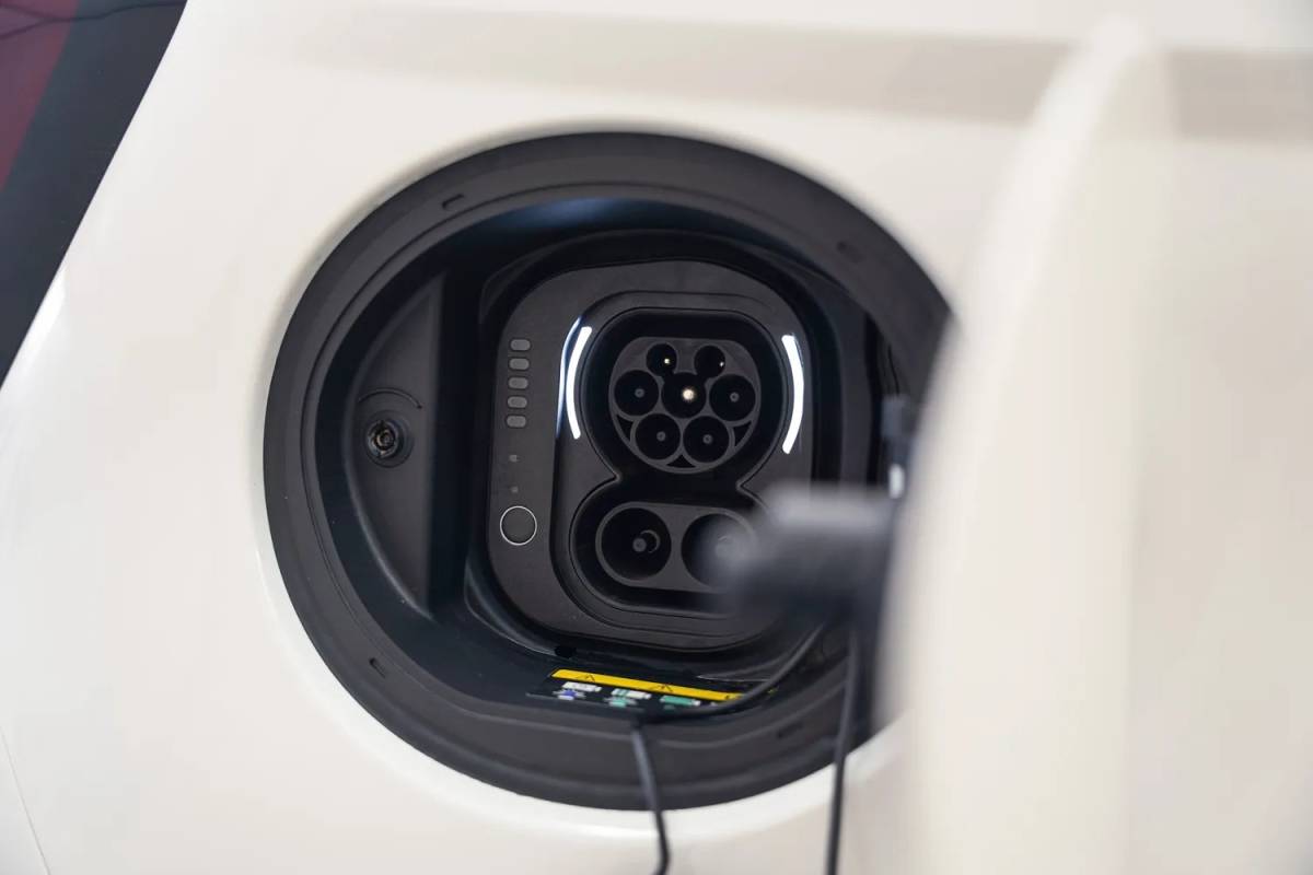 Fiat 500e Fiat 500e Action 24 kWh Aut.[ Airco Apple / Android Lane assist Led Cruise Multimedia ]
