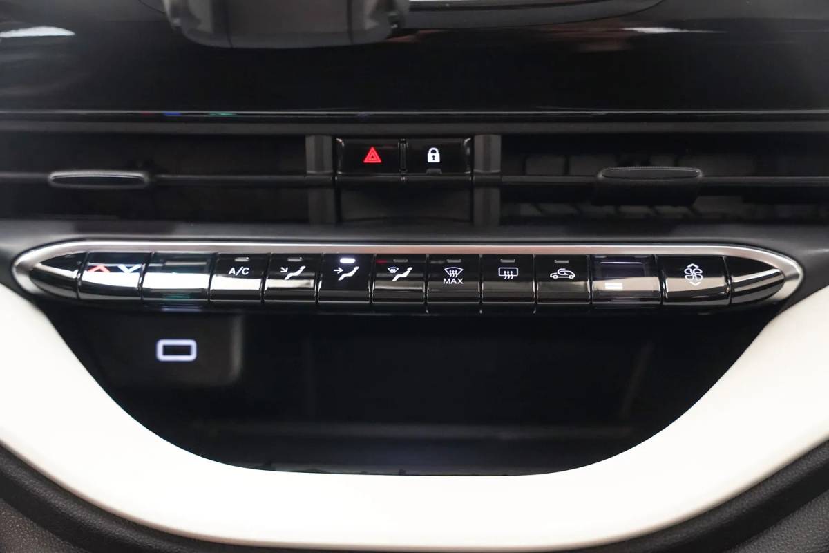 Fiat 500e Fiat 500e Action 24 kWh Aut.[ Airco Apple / Android Lane assist Led Cruise Multimedia ]