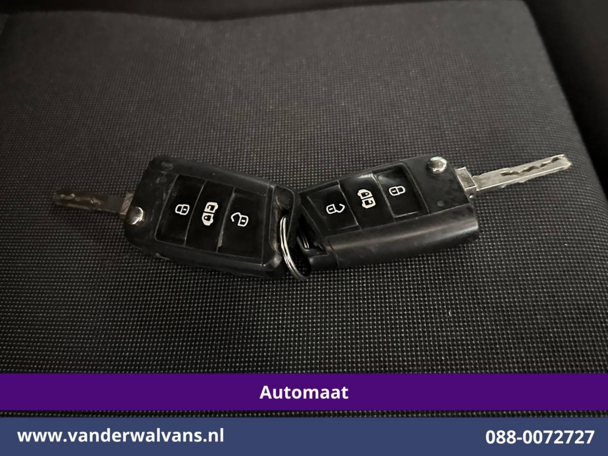 Volkswagen Crafter Volkswagen Crafter 2.0 TDI 141pk L3H2 L2H1 inrichting Euro6 Airco | Camera | Apple Carplay | Parkeersensoren Android Auto, Bijrijdersbank