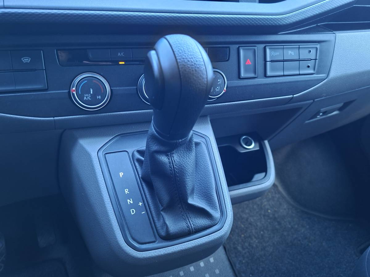 Volkswagen Transporter Volkswagen Transporter 2.0 TDI Aut7  Dubb.Cabine 2xSchuifdeur Carplay Trekhaak Bulli