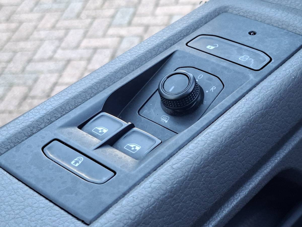 Volkswagen Transporter Volkswagen Transporter 2.0 TDI Aut7  Dubb.Cabine 2xSchuifdeur Carplay Trekhaak Bulli