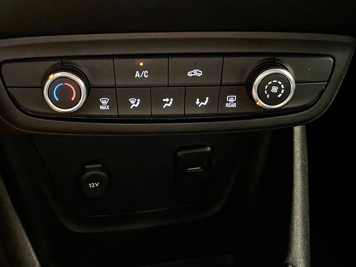 Opel Crossland X Opel Crossland X 1.2 Turbo Online Edition AIRCO NAVI CARPLAY NAP