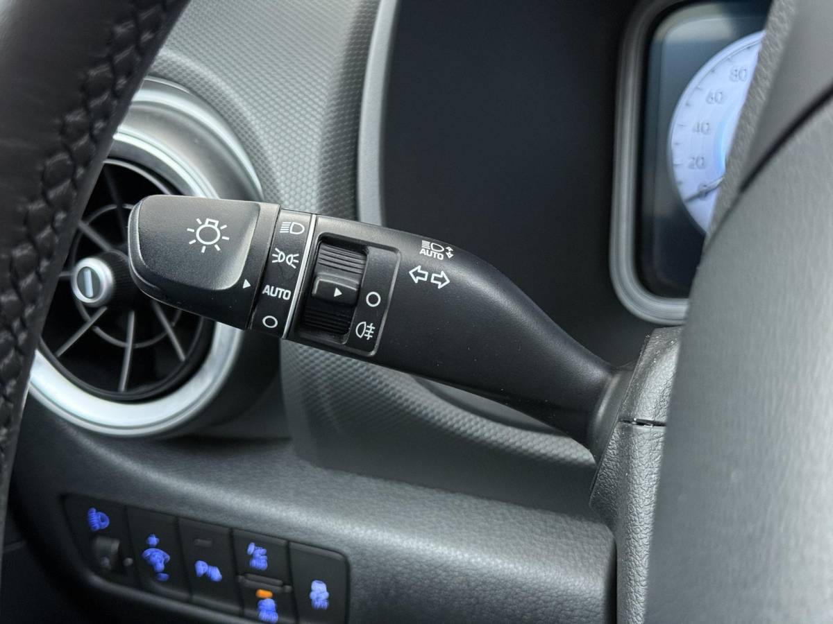 Hyundai Kona Hyundai Kona EV Fashion Design 64 kWh Elektrische Stoelen | Stoel En Stuurverwarming | Navigatie