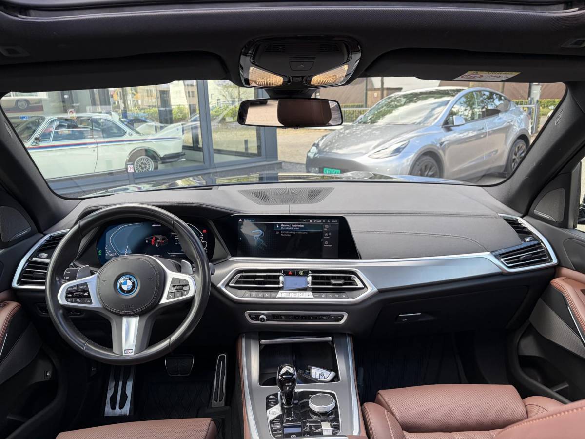 BMW X5 BMW X5 xDrive45e High Executive BOMVOL! | PANO | HARMAN KARDON | LASER LED | ELEK. ACHTER KLEP | ELEK. TREKHAAK | STOELVERWARMING | ELEK. MEM. SEAT | ACHTERUITRIJCAMERA | 22” VELGEN | RIJKLAAR PRIJS + 12 MND BOVAG GARANTIE |