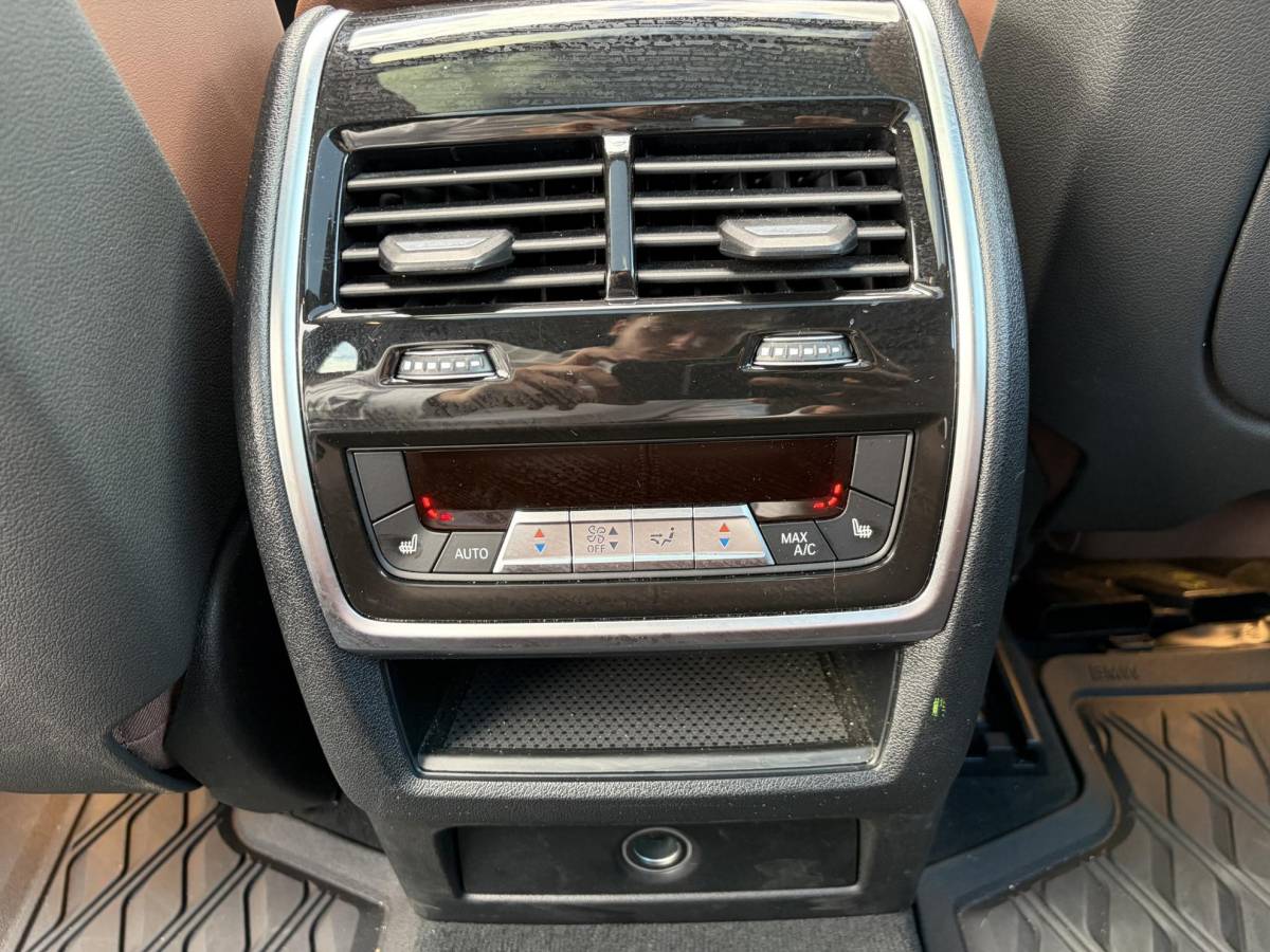BMW X5 BMW X5 xDrive45e High Executive BOMVOL! | PANO | HARMAN KARDON | LASER LED | ELEK. ACHTER KLEP | ELEK. TREKHAAK | STOELVERWARMING | ELEK. MEM. SEAT | ACHTERUITRIJCAMERA | 22” VELGEN | RIJKLAAR PRIJS + 12 MND BOVAG GARANTIE |
