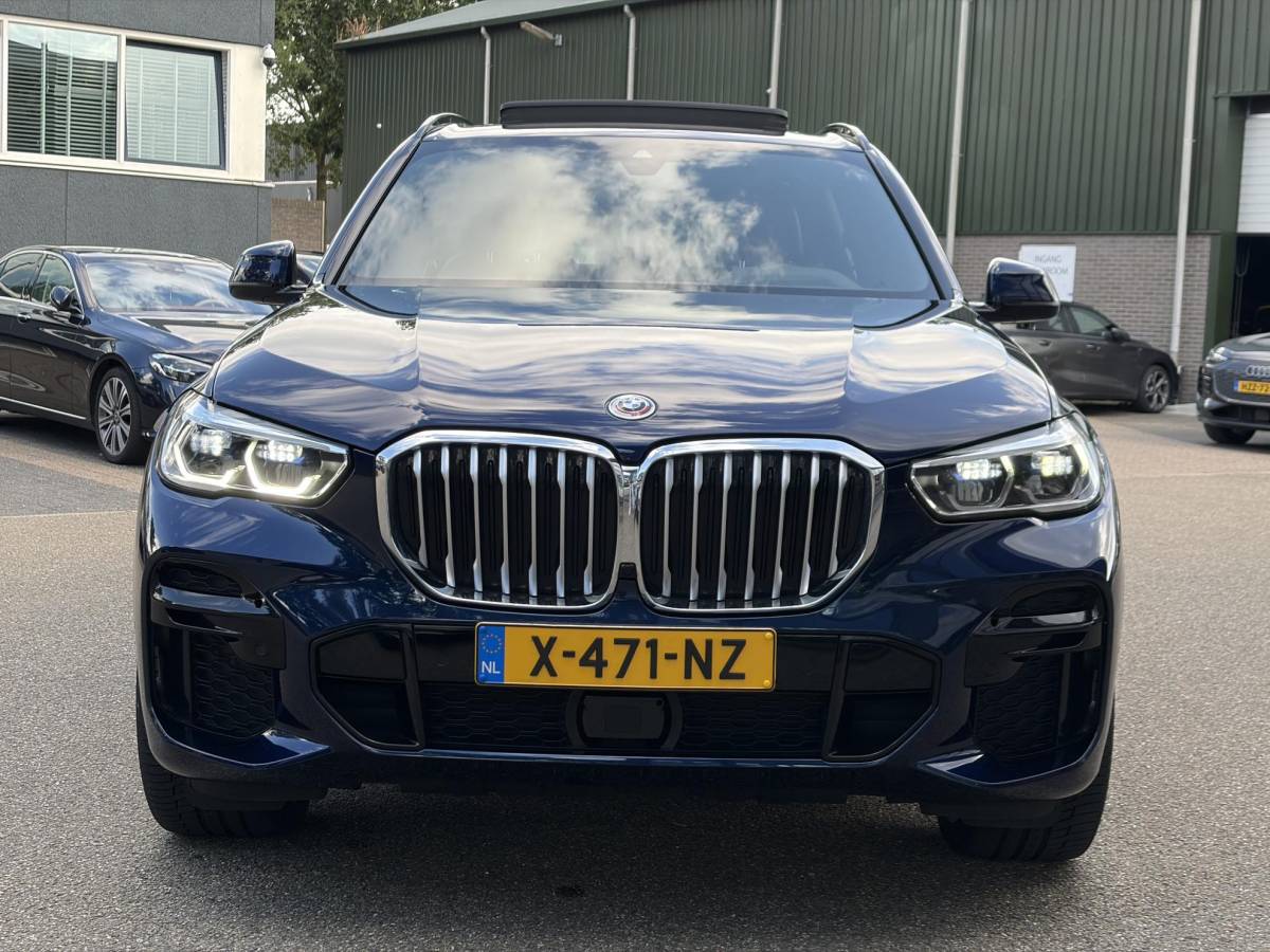 BMW X5 BMW X5 xDrive45e High Executive BOMVOL! | PANO | HARMAN KARDON | LASER LED | ELEK. ACHTER KLEP | ELEK. TREKHAAK | STOELVERWARMING | ELEK. MEM. SEAT | ACHTERUITRIJCAMERA | 22” VELGEN | RIJKLAAR PRIJS + 12 MND BOVAG GARANTIE |