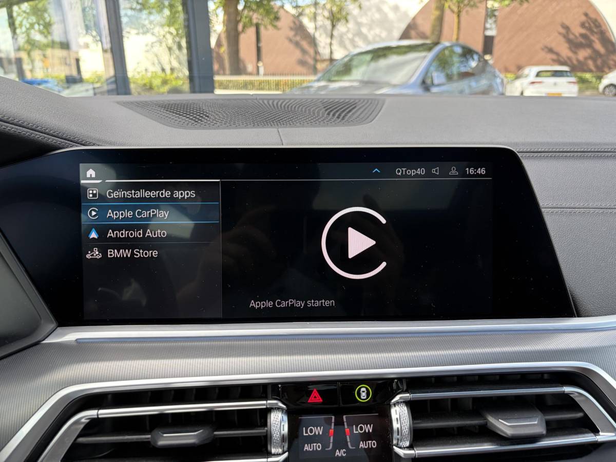 BMW X5 BMW X5 xDrive45e High Executive BOMVOL! | PANO | HARMAN KARDON | LASER LED | ELEK. ACHTER KLEP | ELEK. TREKHAAK | STOELVERWARMING | ELEK. MEM. SEAT | ACHTERUITRIJCAMERA | 22” VELGEN | RIJKLAAR PRIJS + 12 MND BOVAG GARANTIE |