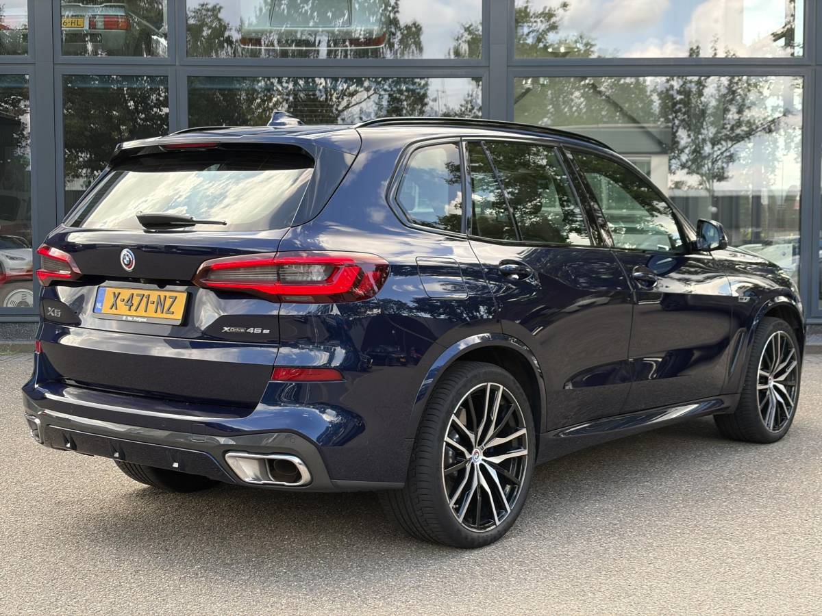 BMW X5 BMW X5 xDrive45e High Executive BOMVOL! | PANO | HARMAN KARDON | LASER LED | ELEK. ACHTER KLEP | ELEK. TREKHAAK | STOELVERWARMING | ELEK. MEM. SEAT | ACHTERUITRIJCAMERA | 22” VELGEN | RIJKLAAR PRIJS + 12 MND BOVAG GARANTIE |