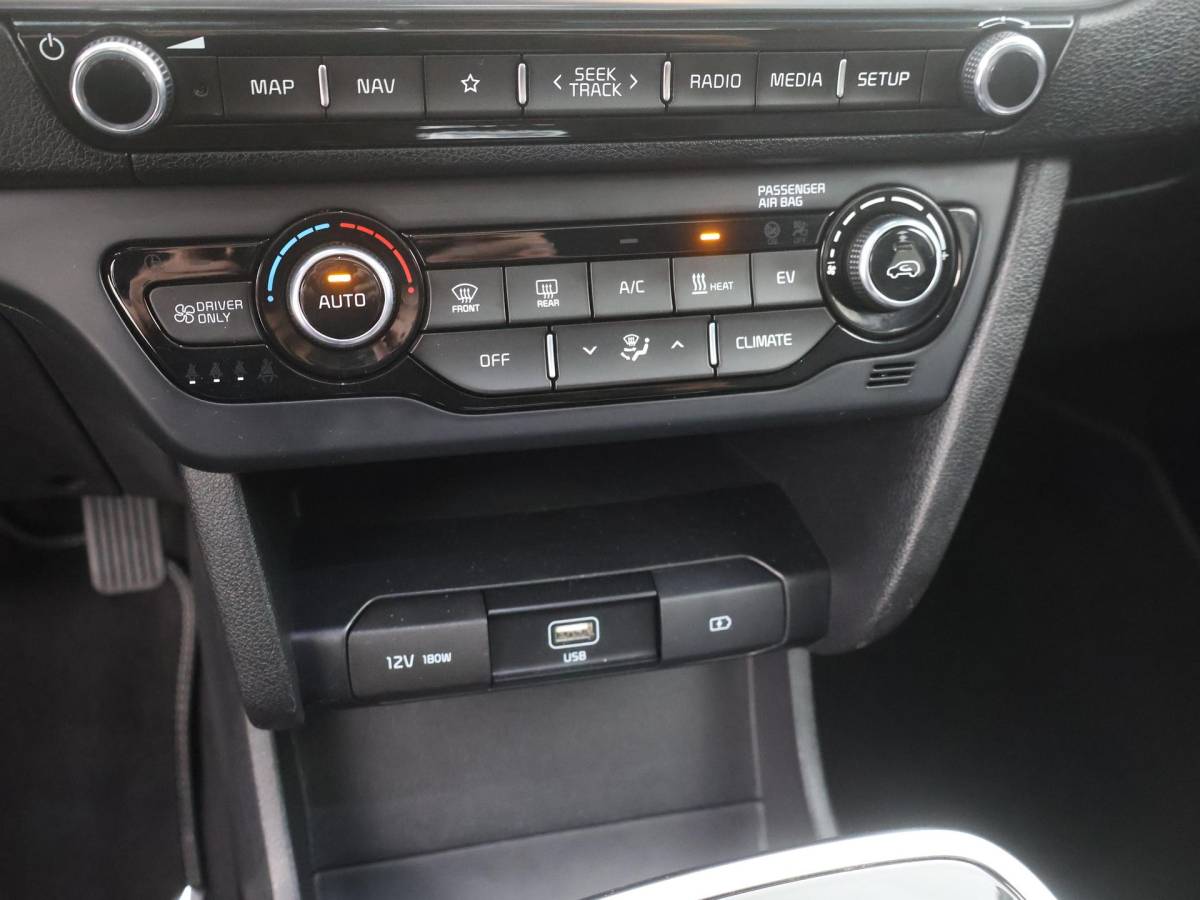 Kia e-Niro Kia e-Niro DynamicPlusLine 64 kWh SCHUIFDAK|SOH95,6|ACC|CAMERA|STOELVERW|LED|NAVI|CARPLAY