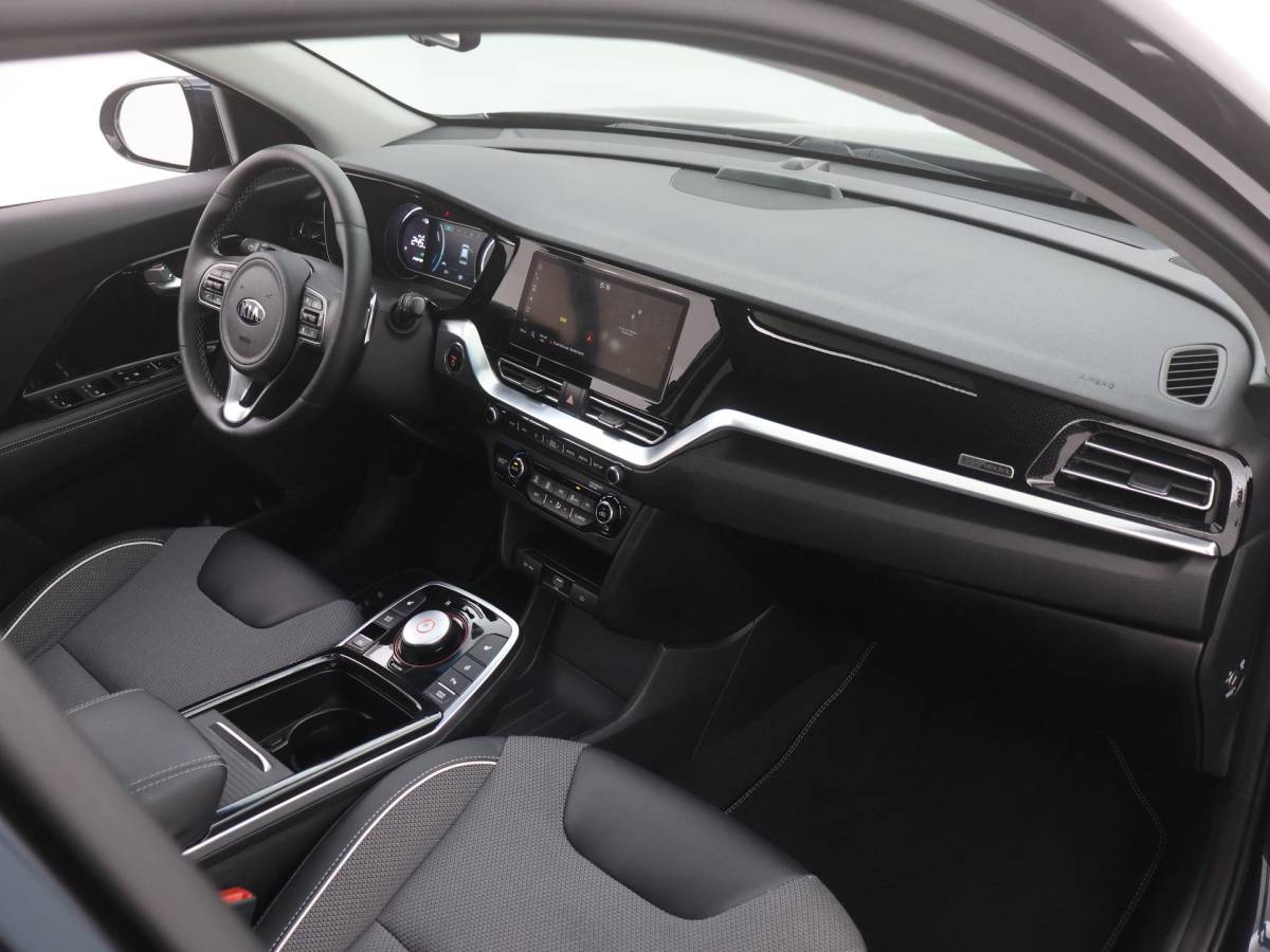 Kia e-Niro Kia e-Niro DynamicPlusLine 64 kWh SCHUIFDAK|SOH95,6|ACC|CAMERA|STOELVERW|LED|NAVI|CARPLAY