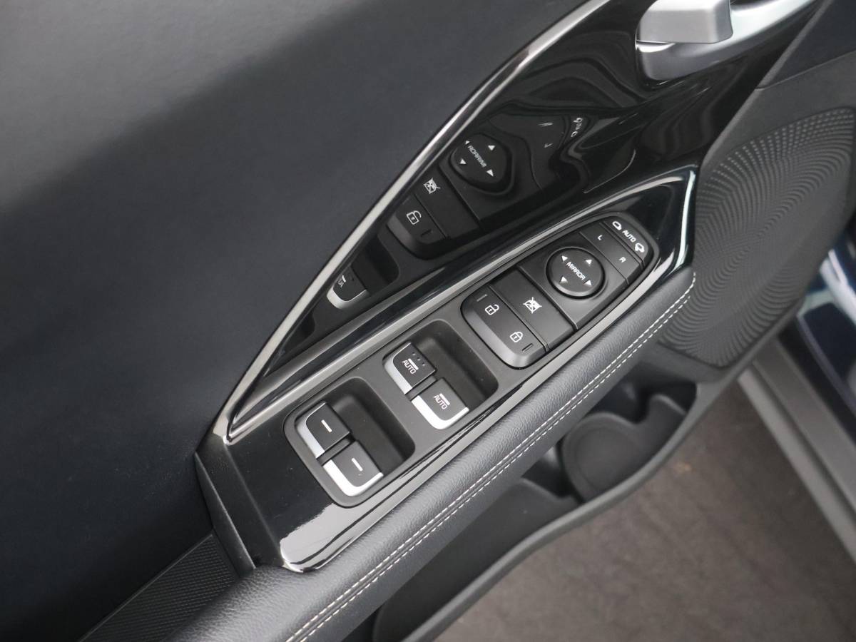 Kia e-Niro Kia e-Niro DynamicPlusLine 64 kWh SCHUIFDAK|SOH95,6|ACC|CAMERA|STOELVERW|LED|NAVI|CARPLAY