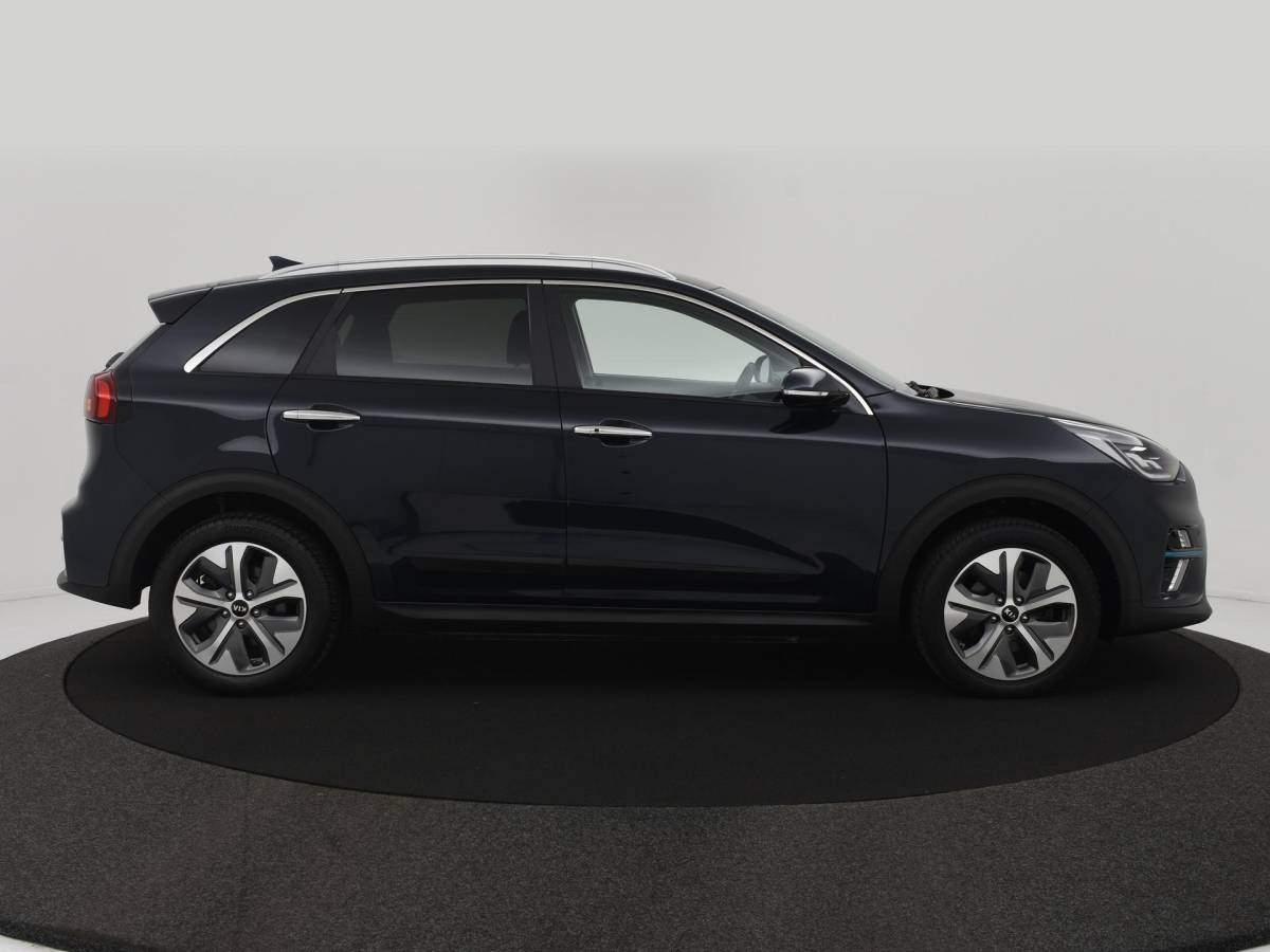 Kia e-Niro Kia e-Niro DynamicPlusLine 64 kWh SCHUIFDAK|SOH95,6|ACC|CAMERA|STOELVERW|LED|NAVI|CARPLAY