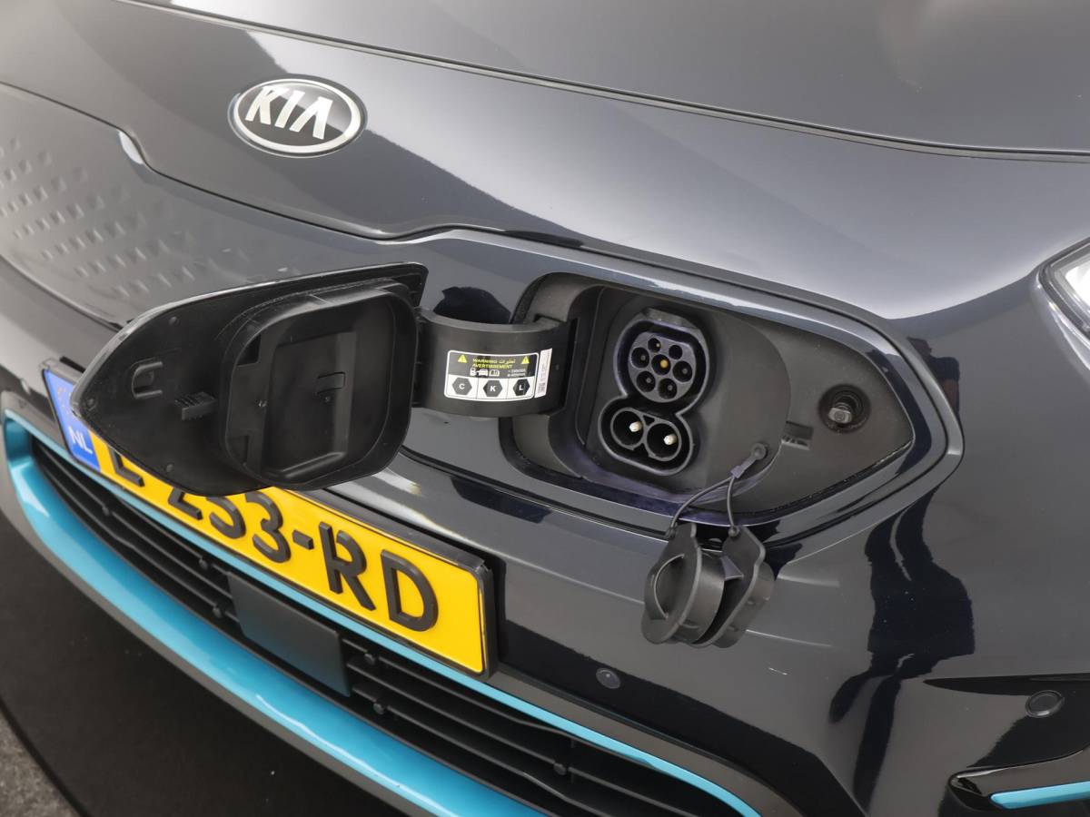 Kia e-Niro Kia e-Niro DynamicPlusLine 64 kWh SCHUIFDAK|SOH95,6|ACC|CAMERA|STOELVERW|LED|NAVI|CARPLAY
