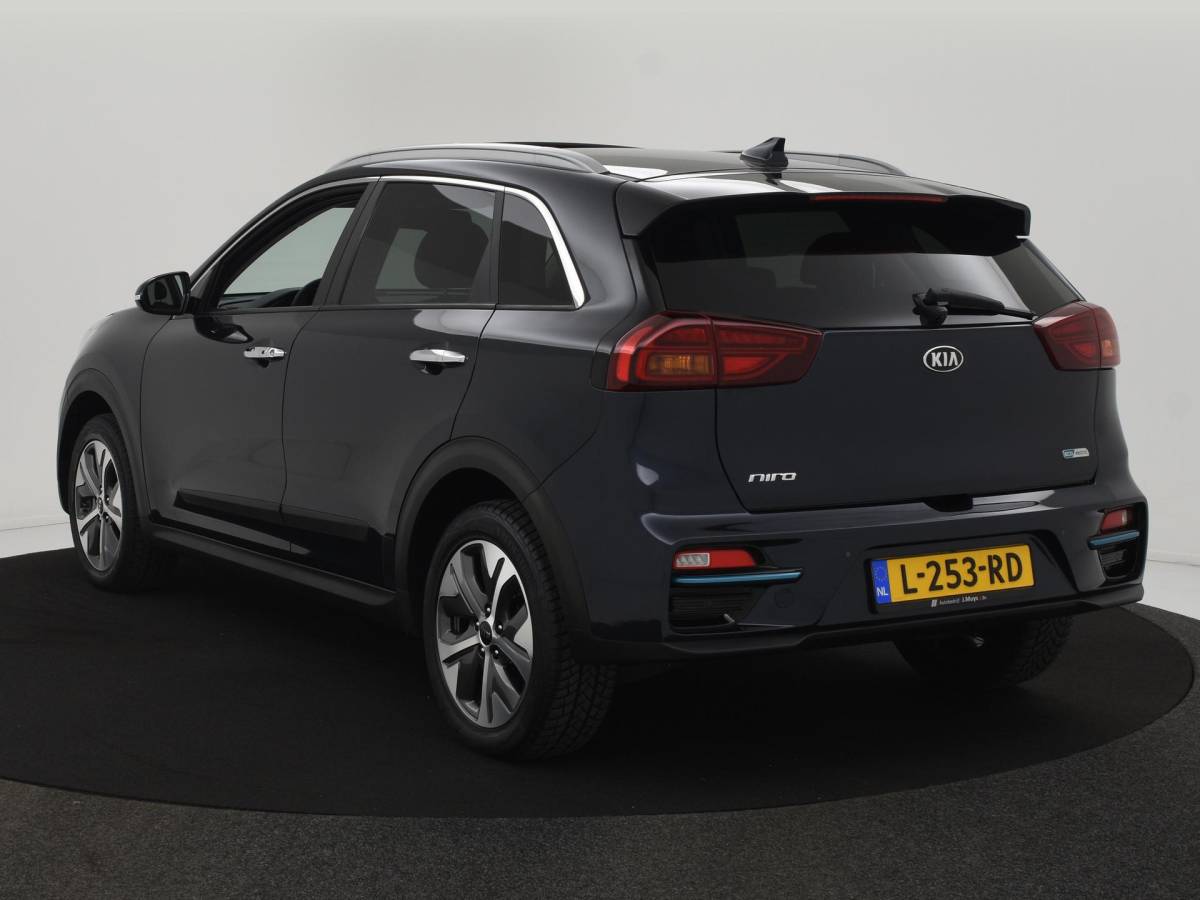 Kia e-Niro Kia e-Niro DynamicPlusLine 64 kWh SCHUIFDAK|SOH95,6|ACC|CAMERA|STOELVERW|LED|NAVI|CARPLAY
