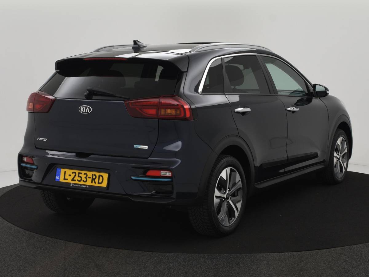 Kia e-Niro Kia e-Niro DynamicPlusLine 64 kWh SCHUIFDAK|SOH95,6|ACC|CAMERA|STOELVERW|LED|NAVI|CARPLAY