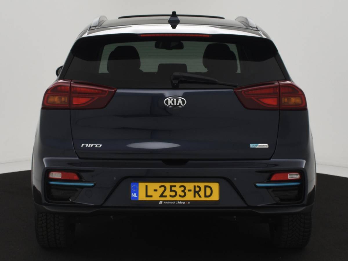 Kia e-Niro Kia e-Niro DynamicPlusLine 64 kWh SCHUIFDAK|SOH95,6|ACC|CAMERA|STOELVERW|LED|NAVI|CARPLAY