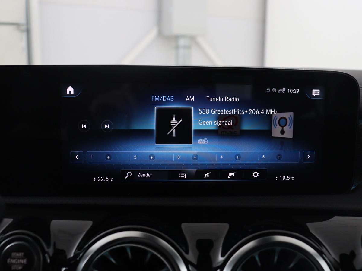 Mercedes-Benz CLA Mercedes-Benz CLA-klasse 180 Business Solution Luxury | Leder | Stoelverwarming | Cruise control |  Sfeerverlichting | Navigatie | Bluetooth | Camera | Park assist | Climate control