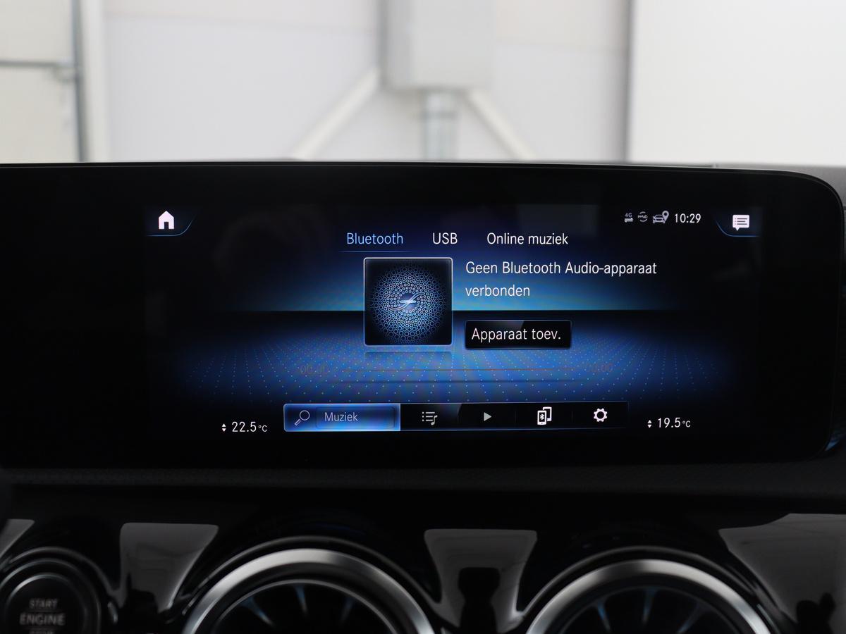 Mercedes-Benz CLA Mercedes-Benz CLA-klasse 180 Business Solution Luxury | Leder | Stoelverwarming | Cruise control |  Sfeerverlichting | Navigatie | Bluetooth | Camera | Park assist | Climate control