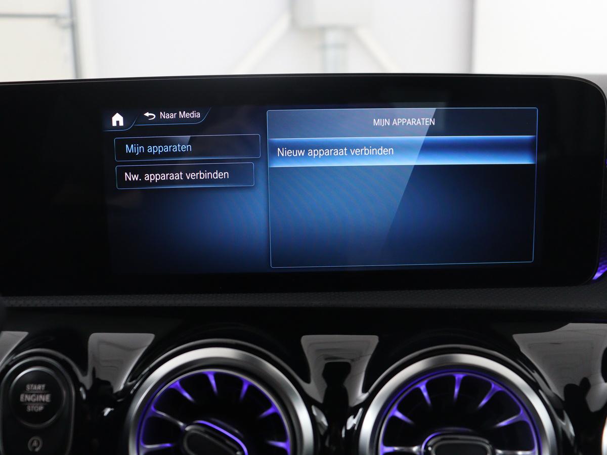 Mercedes-Benz CLA Mercedes-Benz CLA-klasse 180 Business Solution Luxury | Leder | Stoelverwarming | Cruise control |  Sfeerverlichting | Navigatie | Bluetooth | Camera | Park assist | Climate control