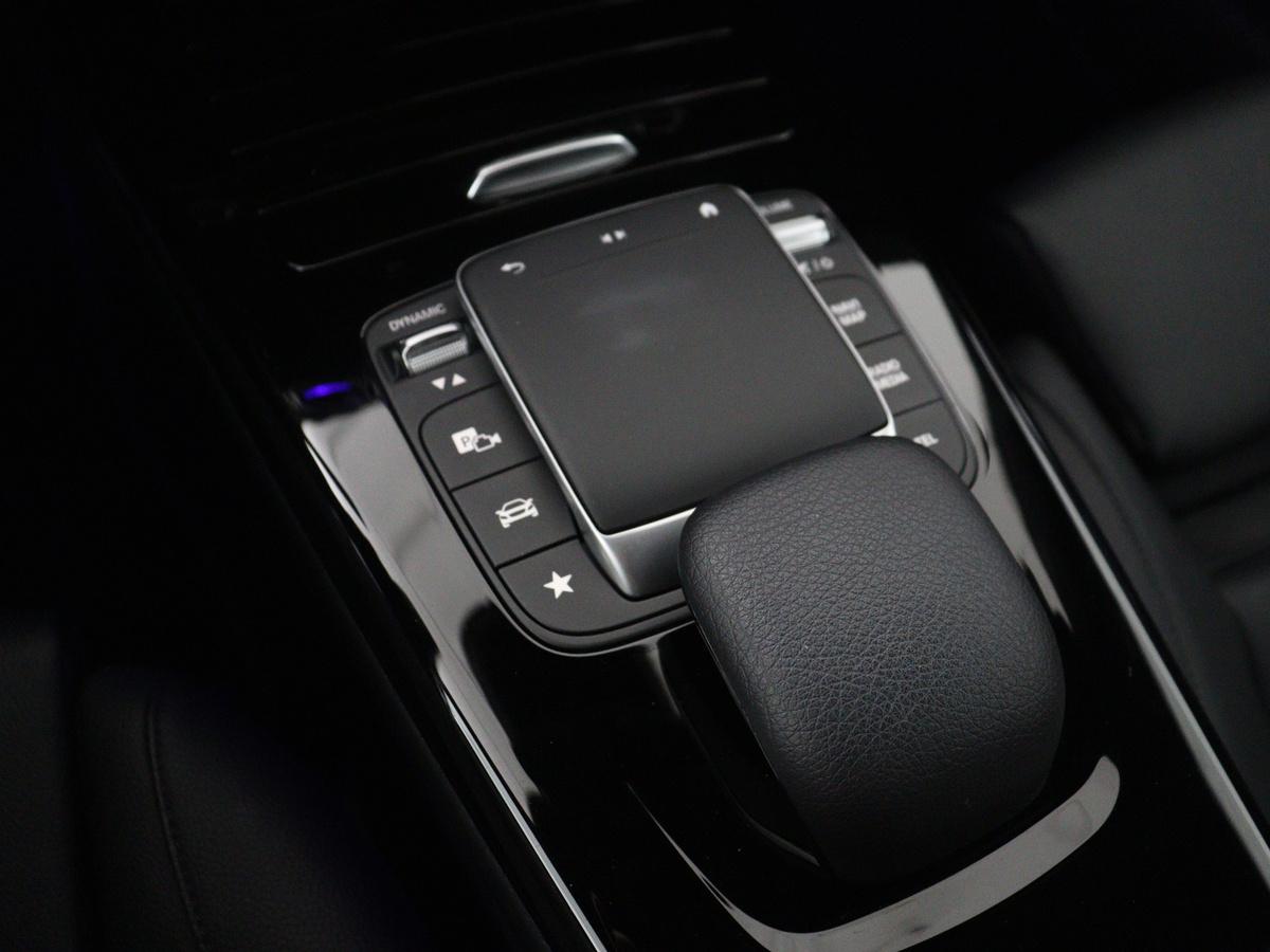 Mercedes-Benz CLA Mercedes-Benz CLA-klasse 180 Business Solution Luxury | Leder | Stoelverwarming | Cruise control |  Sfeerverlichting | Navigatie | Bluetooth | Camera | Park assist | Climate control