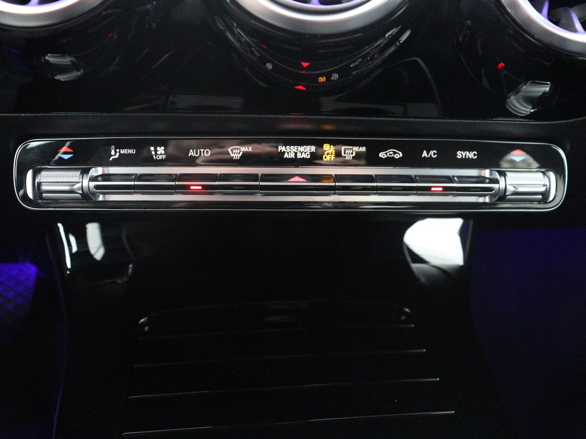 Mercedes-Benz CLA Mercedes-Benz CLA-klasse 180 Business Solution Luxury | Leder | Stoelverwarming | Cruise control |  Sfeerverlichting | Navigatie | Bluetooth | Camera | Park assist | Climate control