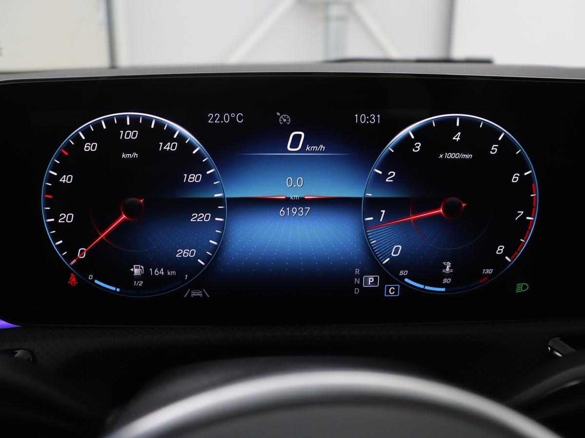 Mercedes-Benz CLA Mercedes-Benz CLA-klasse 180 Business Solution Luxury | Leder | Stoelverwarming | Cruise control |  Sfeerverlichting | Navigatie | Bluetooth | Camera | Park assist | Climate control