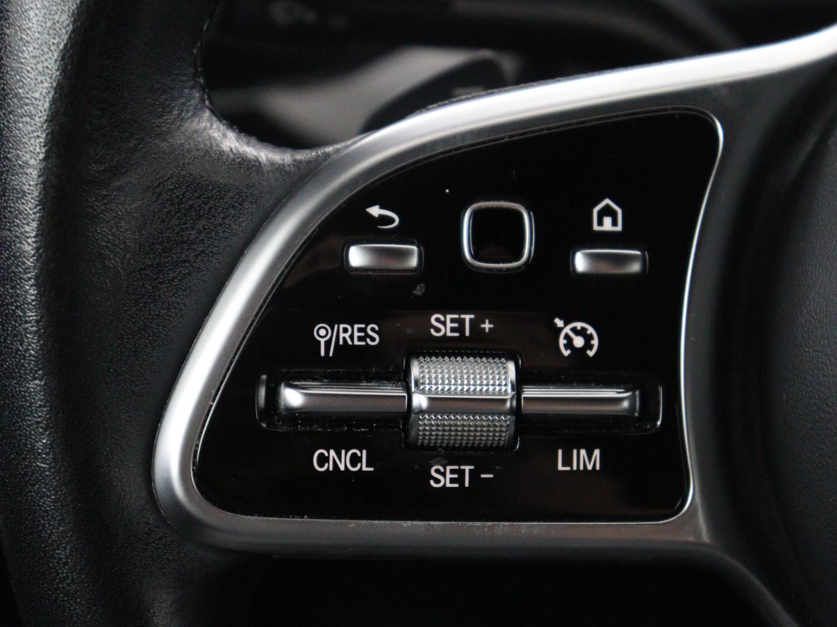 Mercedes-Benz CLA Mercedes-Benz CLA-klasse 180 Business Solution Luxury | Leder | Stoelverwarming | Cruise control |  Sfeerverlichting | Navigatie | Bluetooth | Camera | Park assist | Climate control