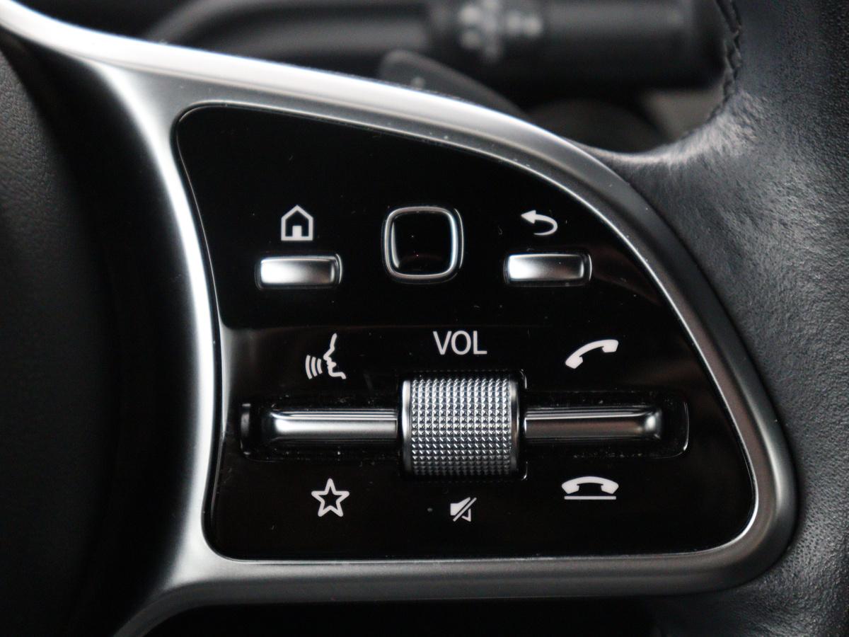 Mercedes-Benz CLA Mercedes-Benz CLA-klasse 180 Business Solution Luxury | Leder | Stoelverwarming | Cruise control |  Sfeerverlichting | Navigatie | Bluetooth | Camera | Park assist | Climate control