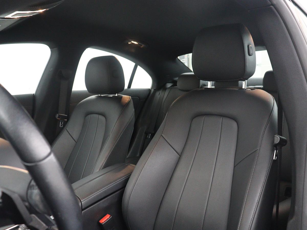 Mercedes-Benz CLA Mercedes-Benz CLA-klasse 180 Business Solution Luxury | Leder | Stoelverwarming | Cruise control |  Sfeerverlichting | Navigatie | Bluetooth | Camera | Park assist | Climate control