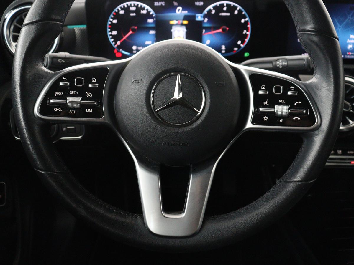 Mercedes-Benz CLA Mercedes-Benz CLA-klasse 180 Business Solution Luxury | Leder | Stoelverwarming | Cruise control |  Sfeerverlichting | Navigatie | Bluetooth | Camera | Park assist | Climate control