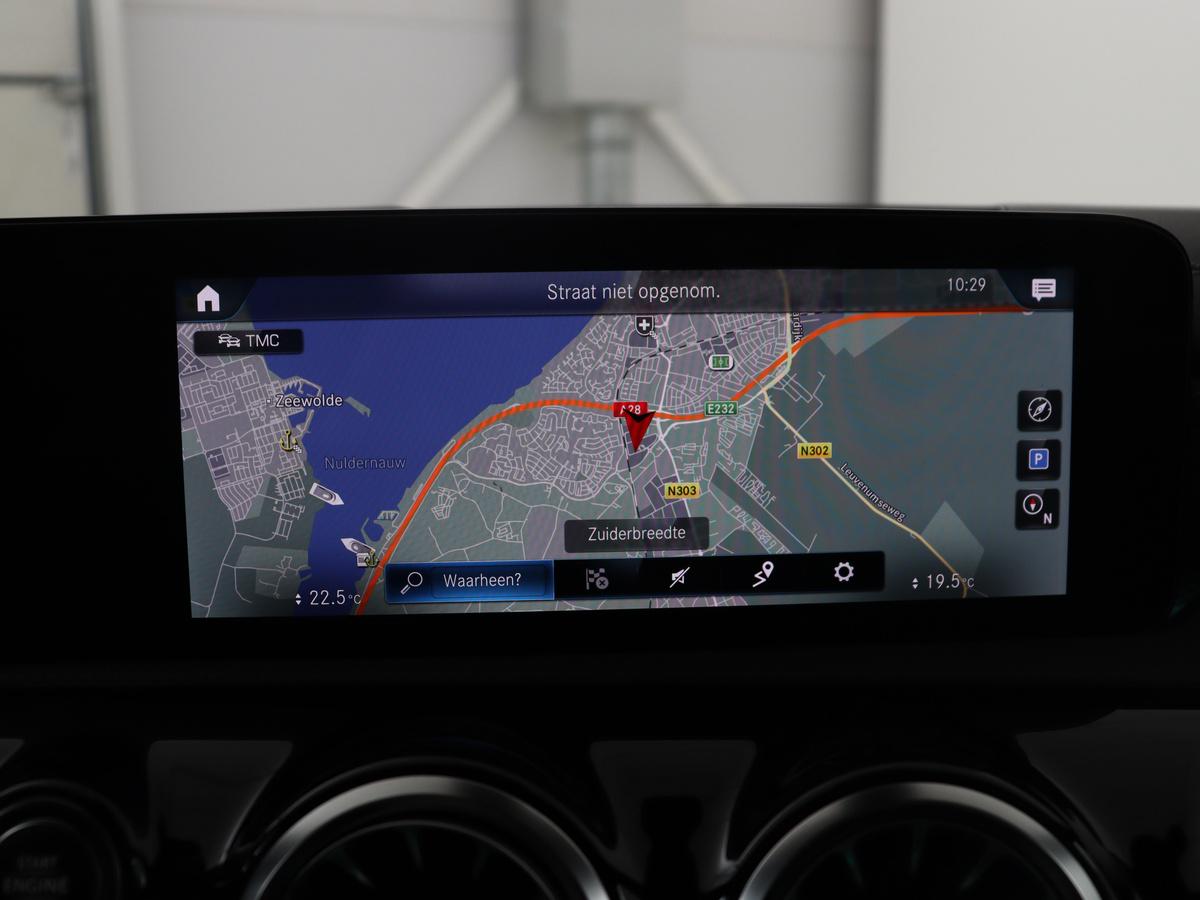 Mercedes-Benz CLA Mercedes-Benz CLA-klasse 180 Business Solution Luxury | Leder | Stoelverwarming | Cruise control |  Sfeerverlichting | Navigatie | Bluetooth | Camera | Park assist | Climate control
