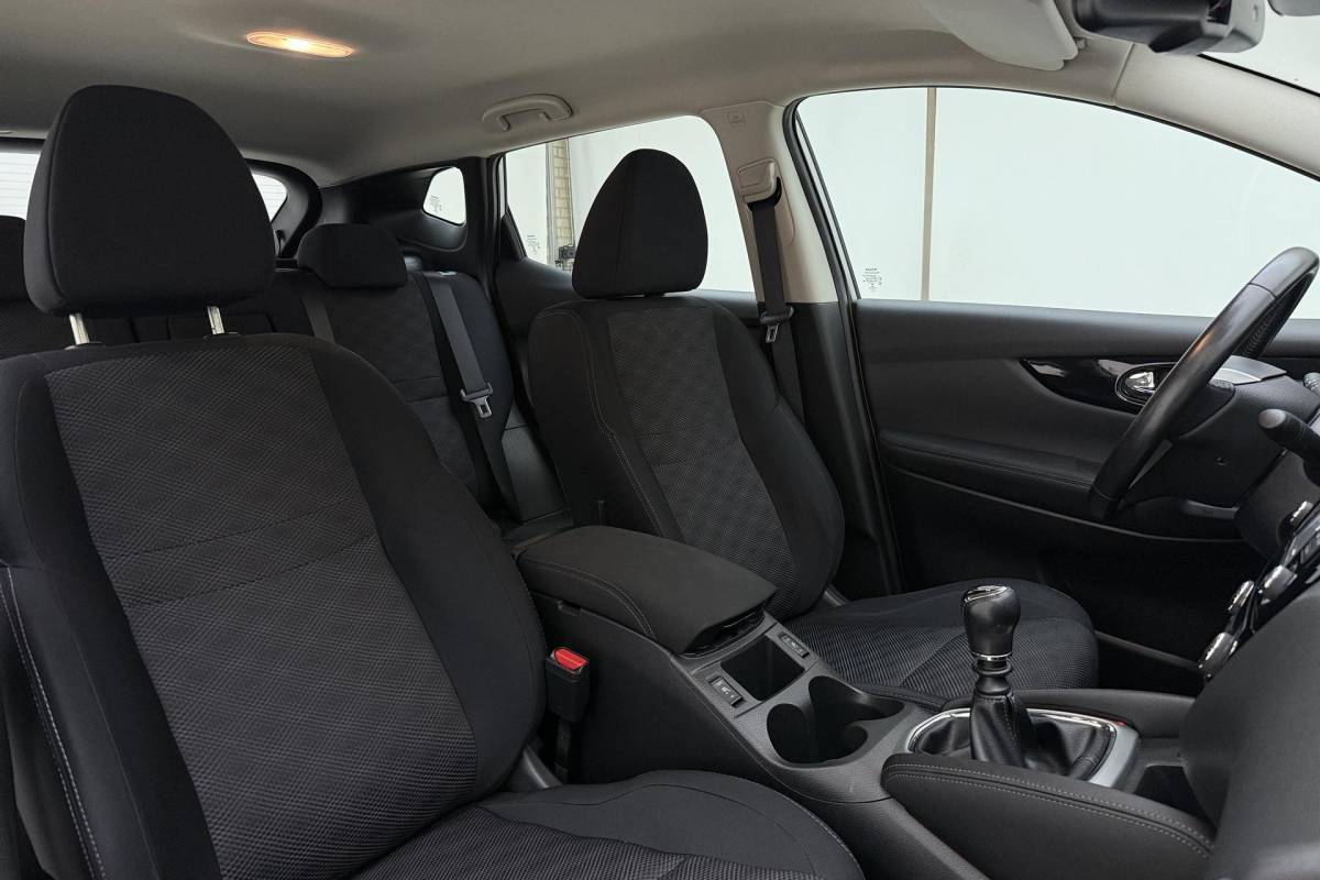 Nissan QASHQAI Nissan Qashqai 1.6 Acenta 163pk | Navigatie | Trekhaak | Climate Control | Cruise Control | Trekgewicht 1.500kg | Stoelverwarming