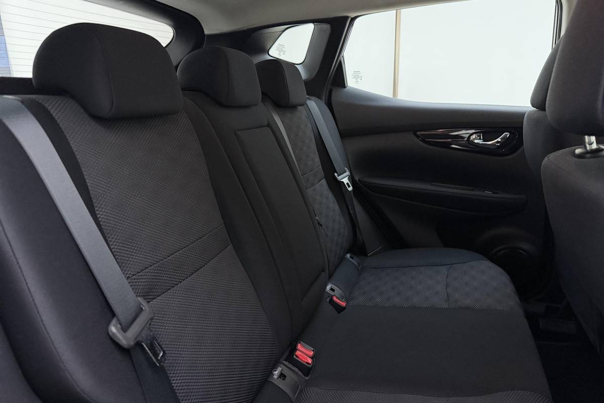 Nissan QASHQAI Nissan Qashqai 1.6 Acenta 163pk | Navigatie | Trekhaak | Climate Control | Cruise Control | Trekgewicht 1.500kg | Stoelverwarming