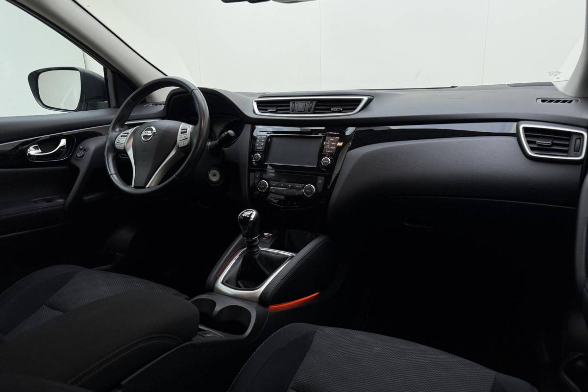 Nissan QASHQAI Nissan Qashqai 1.6 Acenta 163pk | Navigatie | Trekhaak | Climate Control | Cruise Control | Trekgewicht 1.500kg | Stoelverwarming