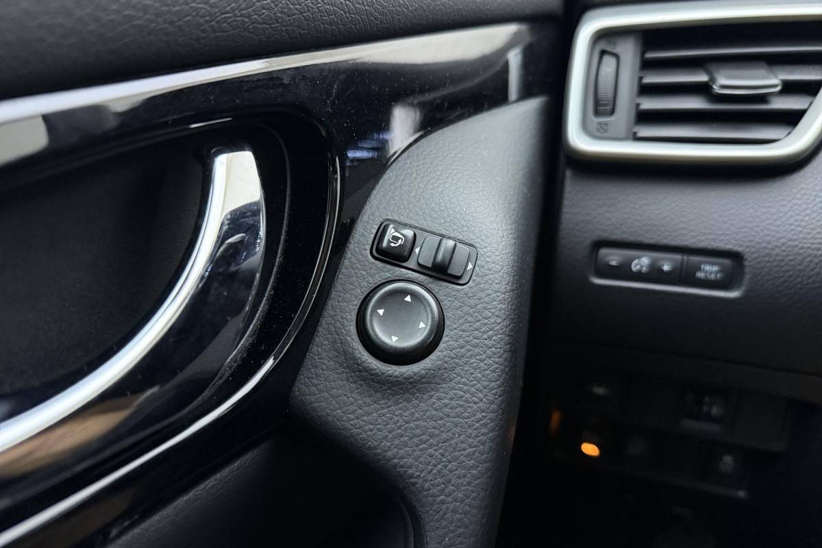 Nissan QASHQAI Nissan Qashqai 1.6 Acenta 163pk | Navigatie | Trekhaak | Climate Control | Cruise Control | Trekgewicht 1.500kg | Stoelverwarming