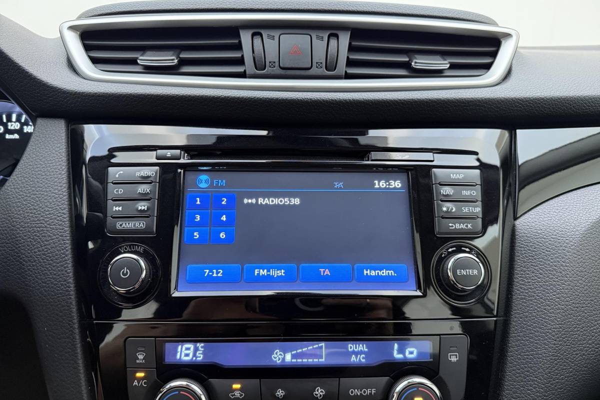 Nissan QASHQAI Nissan Qashqai 1.6 Acenta 163pk | Navigatie | Trekhaak | Climate Control | Cruise Control | Trekgewicht 1.500kg | Stoelverwarming