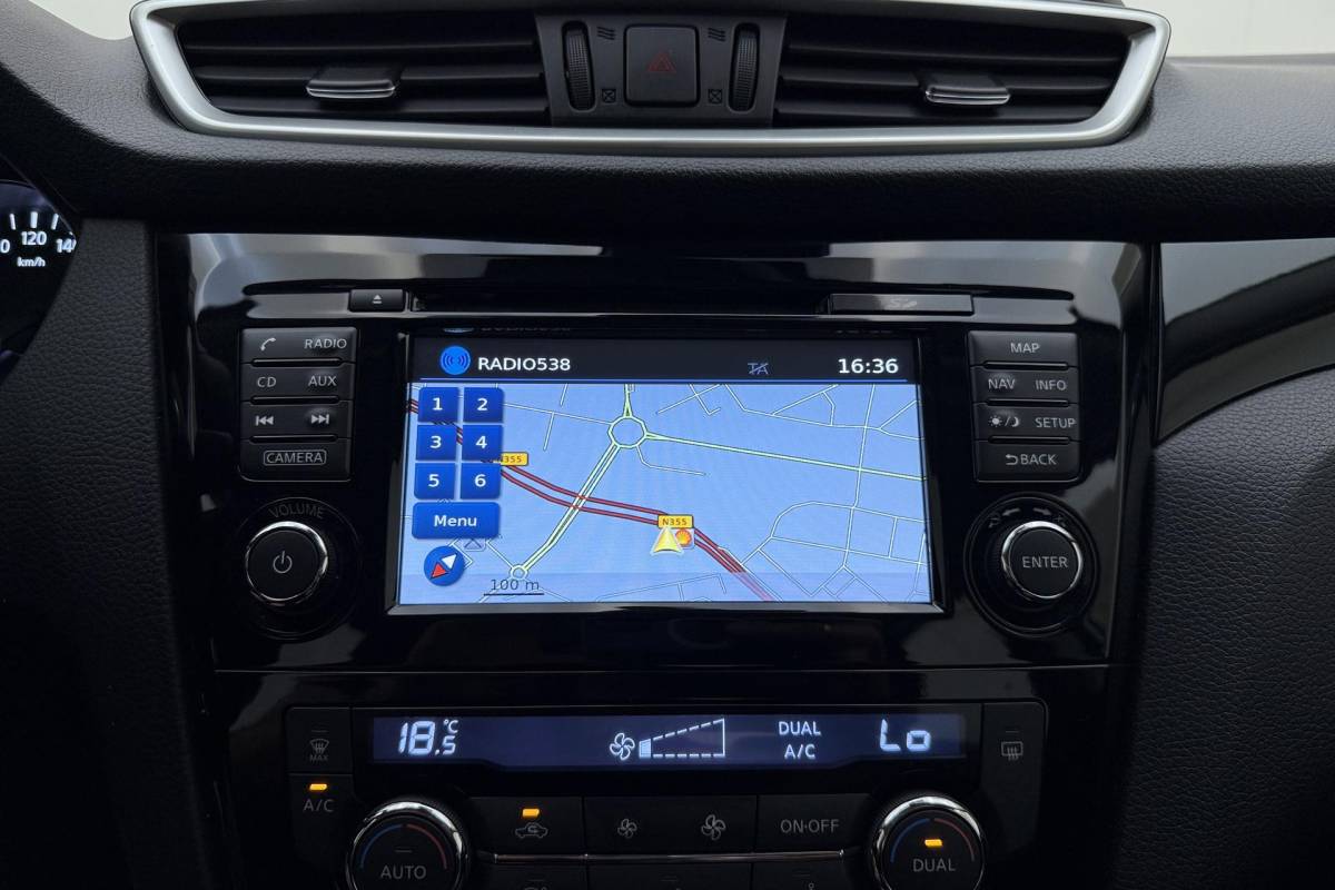 Nissan QASHQAI Nissan Qashqai 1.6 Acenta 163pk | Navigatie | Trekhaak | Climate Control | Cruise Control | Trekgewicht 1.500kg | Stoelverwarming