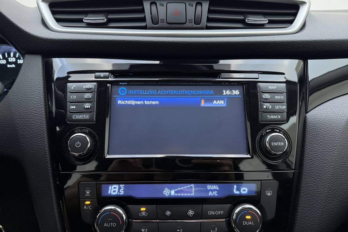 Nissan QASHQAI Nissan Qashqai 1.6 Acenta 163pk | Navigatie | Trekhaak | Climate Control | Cruise Control | Trekgewicht 1.500kg | Stoelverwarming