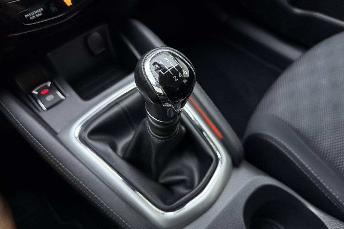 Nissan QASHQAI Nissan Qashqai 1.6 Acenta 163pk | Navigatie | Trekhaak | Climate Control | Cruise Control | Trekgewicht 1.500kg | Stoelverwarming