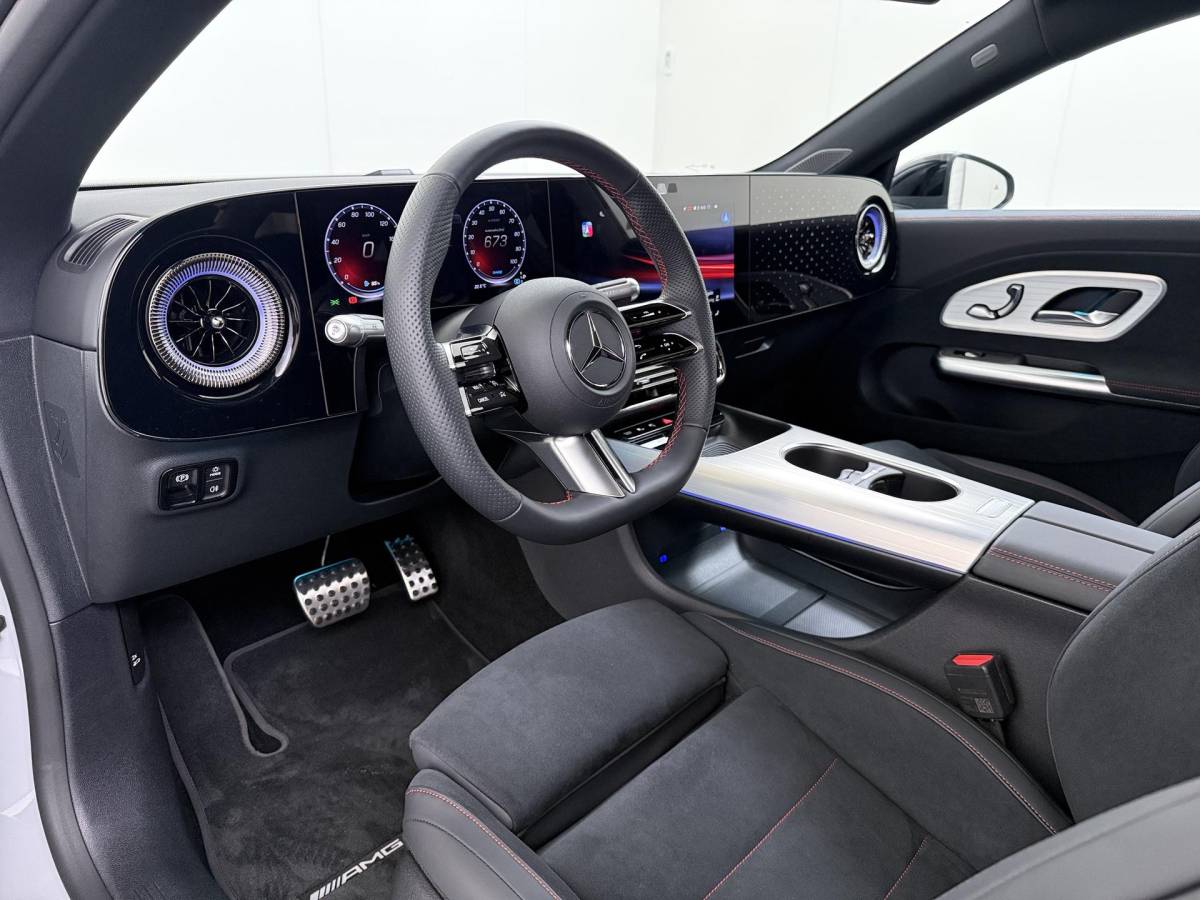 Mercedes-Benz CLA Mercedes-Benz CLA-klasse 250+ Launch Edition 85.5 kWh AMG| NIEUW MODEL| 11.000KM!| ELEKTRISCHE STOELEN| CAMERA| DODE HOEK| FABRIEKSGARANTIE MERCEDES| ORIGINEEL NEDERLANDS NAP| ALPINE GRIJS| 19 INCH VELGEN|