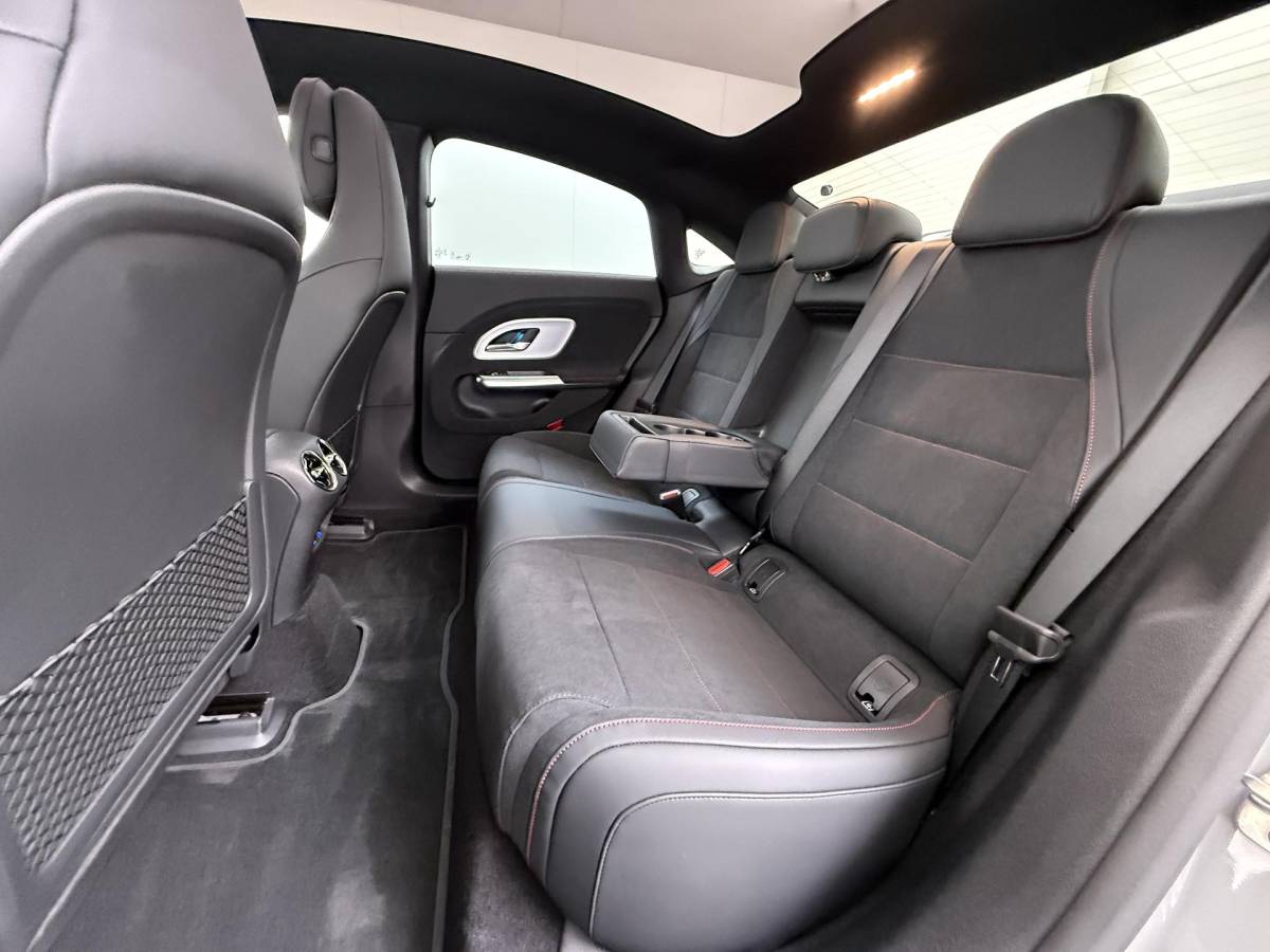 Mercedes-Benz CLA Mercedes-Benz CLA-klasse 250+ Launch Edition 85.5 kWh AMG| NIEUW MODEL| 11.000KM!| ELEKTRISCHE STOELEN| CAMERA| DODE HOEK| FABRIEKSGARANTIE MERCEDES| ORIGINEEL NEDERLANDS NAP| ALPINE GRIJS| 19 INCH VELGEN|