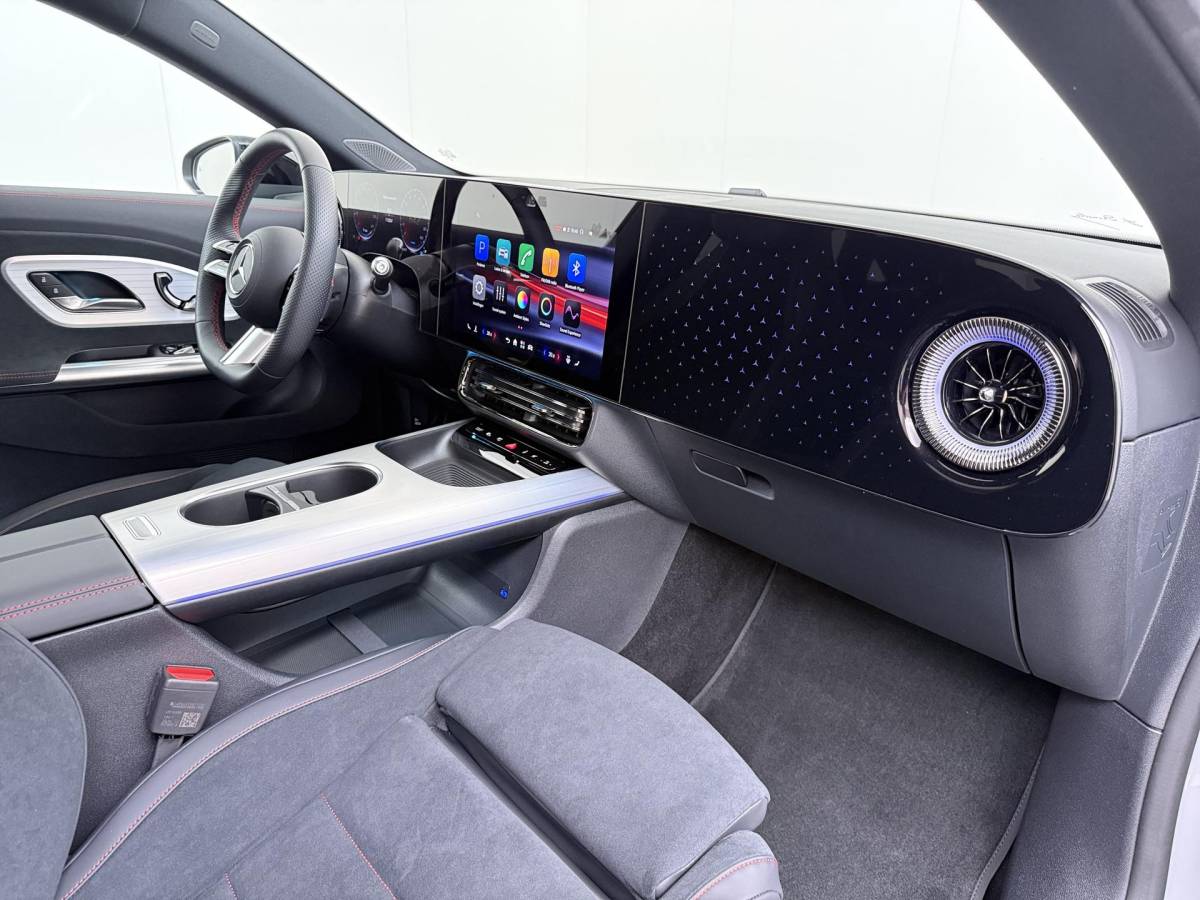 Mercedes-Benz CLA Mercedes-Benz CLA-klasse 250+ Launch Edition 85.5 kWh AMG| NIEUW MODEL| 11.000KM!| ELEKTRISCHE STOELEN| CAMERA| DODE HOEK| FABRIEKSGARANTIE MERCEDES| ORIGINEEL NEDERLANDS NAP| ALPINE GRIJS| 19 INCH VELGEN|