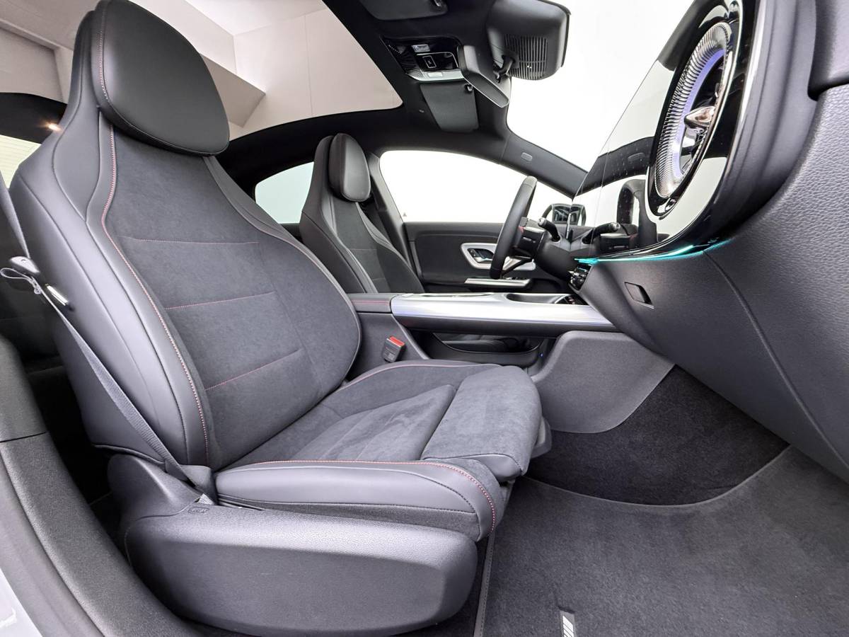 Mercedes-Benz CLA Mercedes-Benz CLA-klasse 250+ Launch Edition 85.5 kWh AMG| NIEUW MODEL| 11.000KM!| ELEKTRISCHE STOELEN| CAMERA| DODE HOEK| FABRIEKSGARANTIE MERCEDES| ORIGINEEL NEDERLANDS NAP| ALPINE GRIJS| 19 INCH VELGEN|