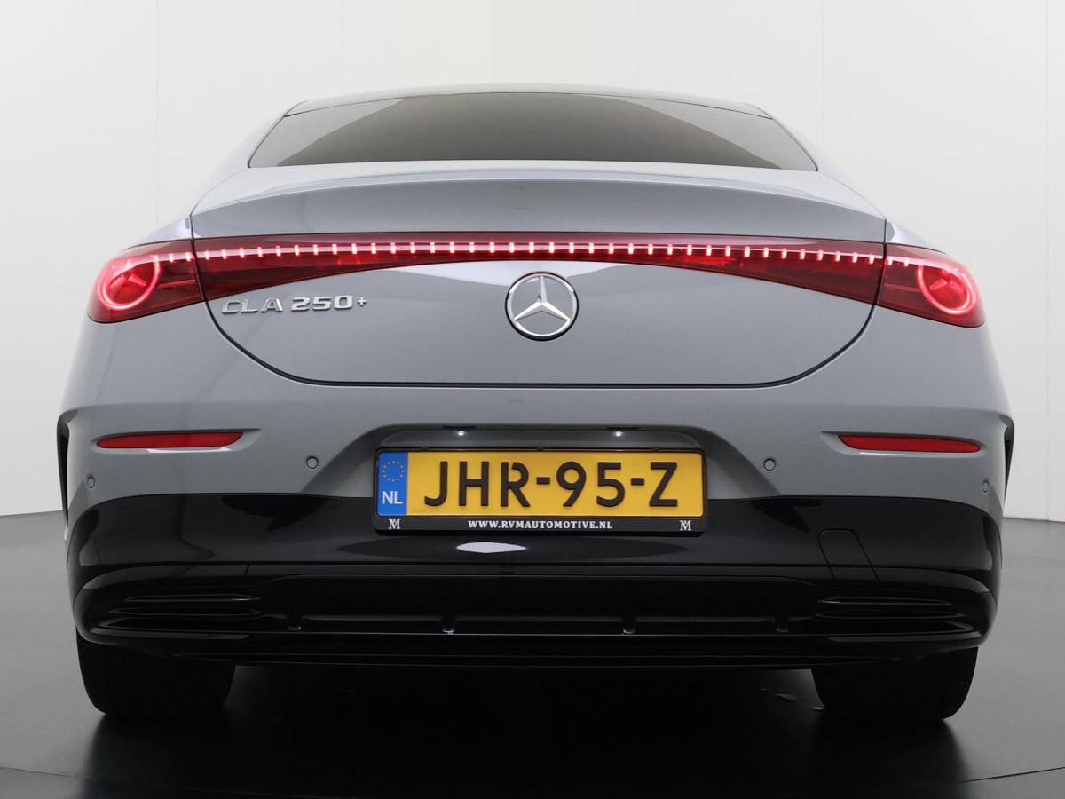Mercedes-Benz CLA Mercedes-Benz CLA-klasse 250+ Launch Edition 85.5 kWh AMG| NIEUW MODEL| 11.000KM!| ELEKTRISCHE STOELEN| CAMERA| DODE HOEK| FABRIEKSGARANTIE MERCEDES| ORIGINEEL NEDERLANDS NAP| ALPINE GRIJS| 19 INCH VELGEN|