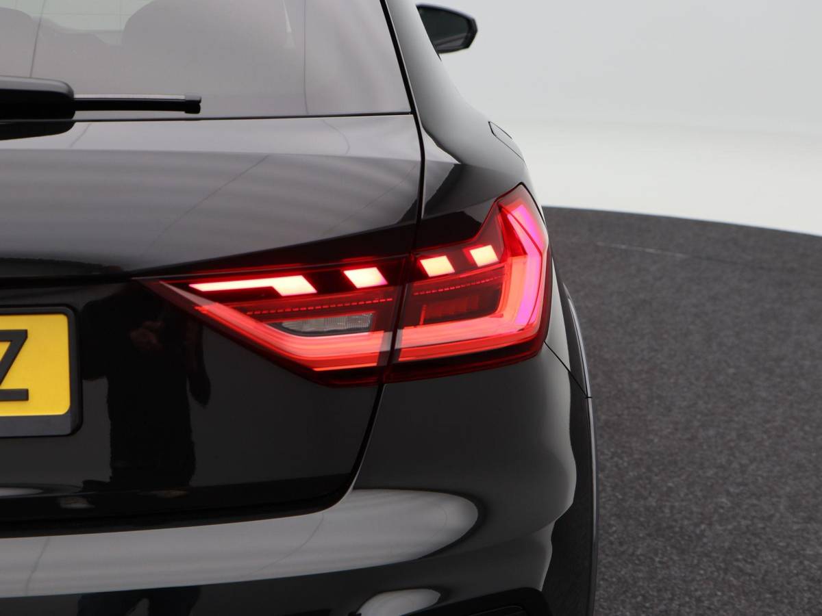 Audi A1 Audi A1 citycarver 30 TFSi 110 Pk Automaat epic | Virtual Cockpit| Adaptive Cruise | Airco | CarPlay | 17 Inch | 27.117 Km !!