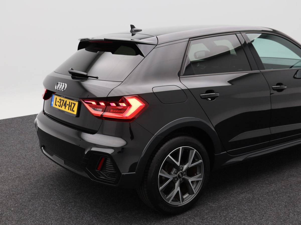 Audi A1 Audi A1 citycarver 30 TFSi 110 Pk Automaat epic | Virtual Cockpit| Adaptive Cruise | Airco | CarPlay | 17 Inch | 27.117 Km !!