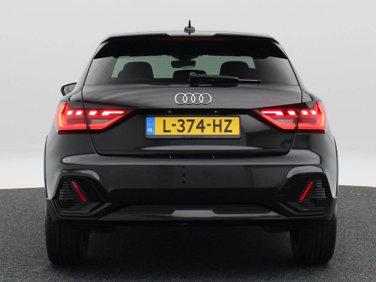 Audi A1 Audi A1 citycarver 30 TFSi 110 Pk Automaat epic | Virtual Cockpit| Adaptive Cruise | Airco | CarPlay | 17 Inch | 27.117 Km !!