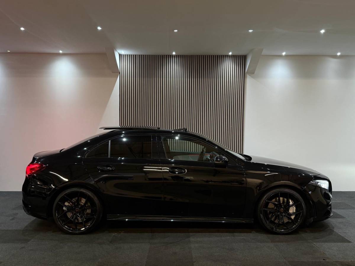 Mercedes-Benz A-Klasse Mercedes-Benz A-klasse AMG 35 4MATIC Pano BI color Leer Camera